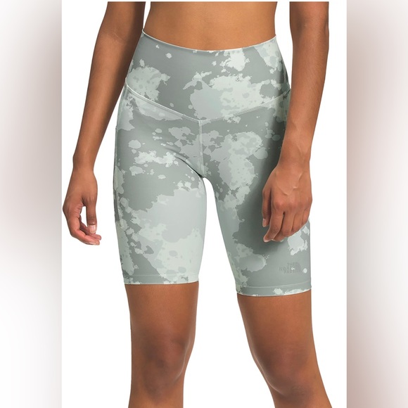 The Northface Motivation 9” Shorts - Picture 2 of 3